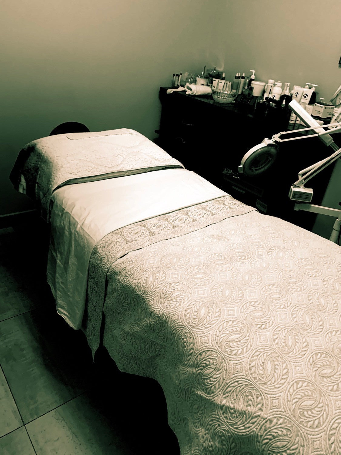 Glowing Skin? Yes please! My inside scoop on my new favorite spa- Living Well Essentials Spa